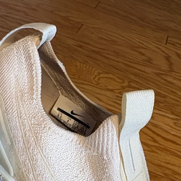 Women's Nike Epic Phantom React White & Pure Platinum Size 6.5 available - Picture 6 of 10